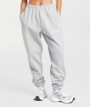 Pantalones Gymshark Entrenamiento Fleece Joggers Gris Claro | TIWFY8347