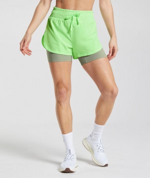 Short Gymshark Correr 2 In 1 Shorts Verde Oliva Verde | TEMXC9508